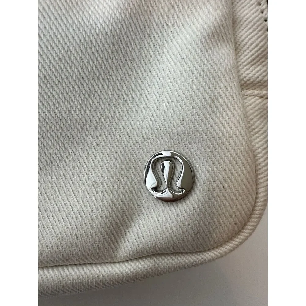 NWT LULULEMON Everywhere Crossbody Belt Bag Shoulder Nat/Black  One Size‎